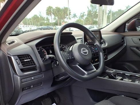 Used 2023 Nissan Rogue SV image 14