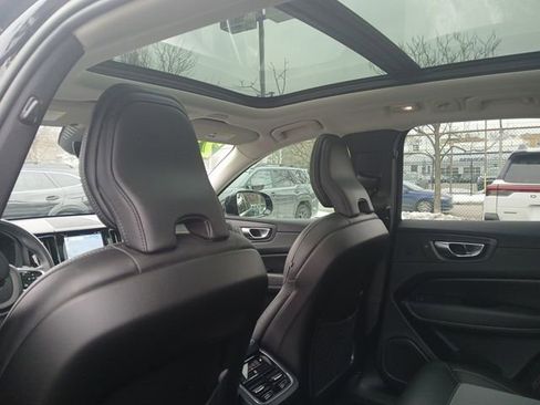 Used 2022 Volvo XC60 B5 Inscription w/ Climate Package image 22