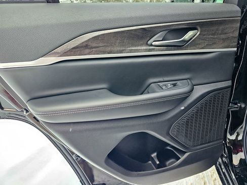 New 2025 Jeep Grand Cherokee Limited image 32