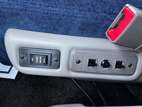 Used 2025 Chevrolet Express 2500 w/ Driver Convenience Package RWD image 15