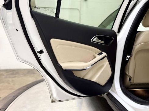 Used 2019 Mercedes-Benz GLA 250 image 14