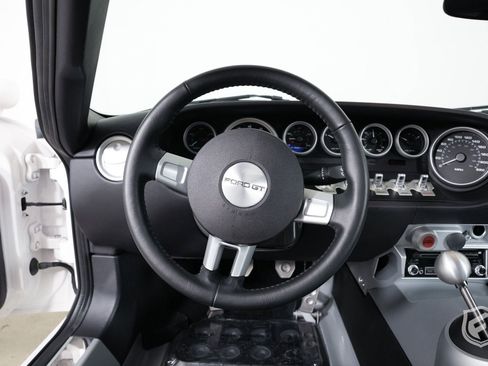 Used 2005 Ford GT image 24