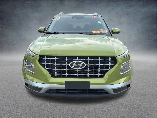 Used 2022 Hyundai Venue SEL FWD image 2