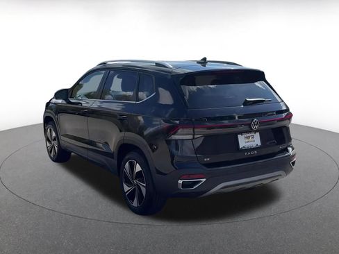 Used 2025 Volkswagen Taos SE image 10