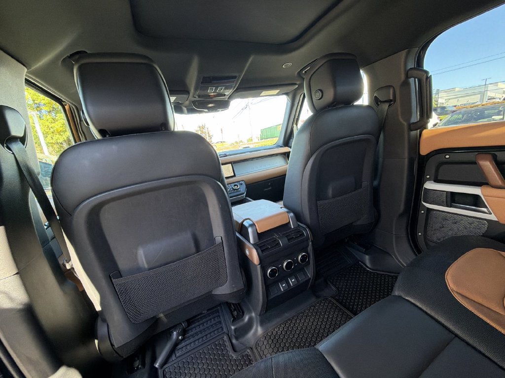 Used 2024 Land Rover Defender 110 X-Dynamic SE AWD/4WD image 20