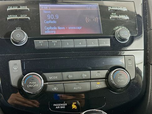 Used 2017 Nissan Rogue SV FWD image 22