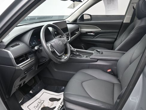 Used 2024 Toyota Grand Highlander XLE image 32