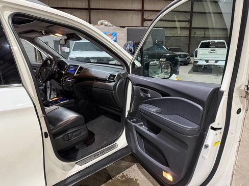 Used 2017 Honda Pilot Touring image 25