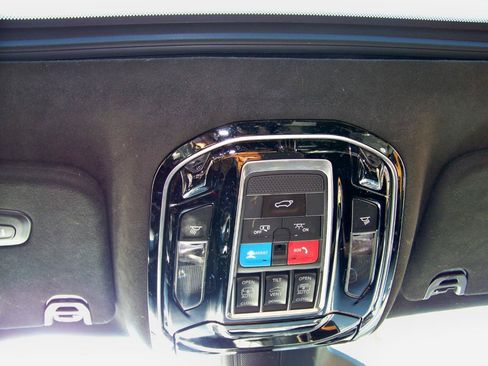 Used 2022 Jeep Grand Wagoneer Series III w/ Rear Seat Video Group 1 AWD/4WD image 25