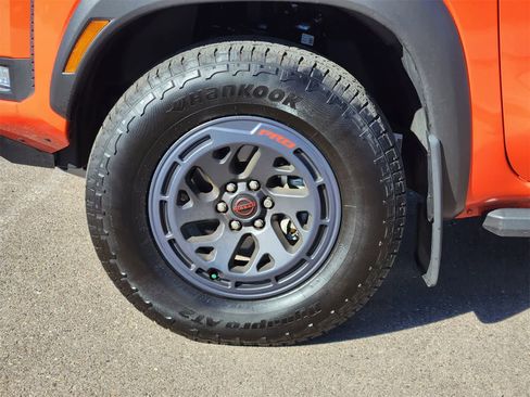 Used 2025 Nissan Frontier PRO-4X image 5