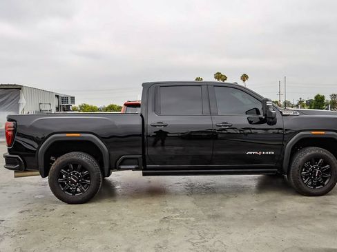 Used 2025 GMC Sierra 2500 AT4 w/ Technology Package AWD/4WD image 13