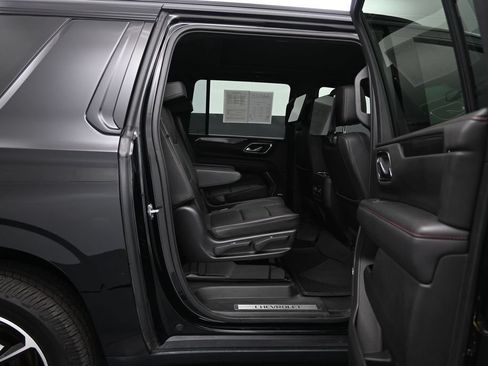 Used 2022 Chevrolet Suburban RST w/ Luxury Package RWD image 30