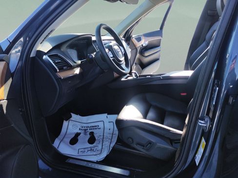 Used 2023 Volvo XC90 B5 Plus image 14