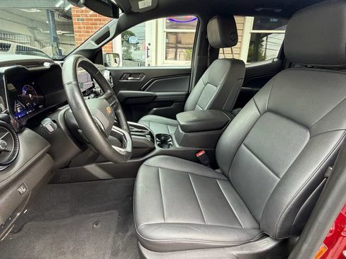 Used 2024 Chevrolet Colorado LT w/ LT Convenience Package III RWD image 9