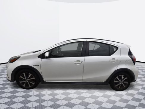 Used 2019 Toyota Prius C w/ Carpet Mat Package FWD image 4