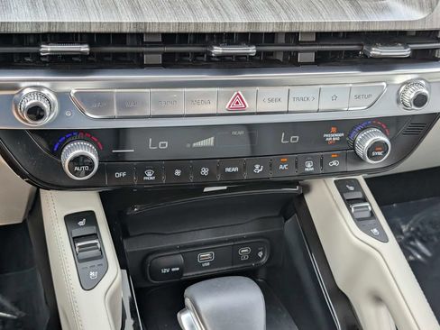 Certified 2025 Kia Telluride SX FWD image 23