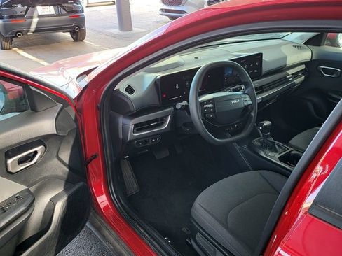 Used 2025 Kia K4 LXS image 19