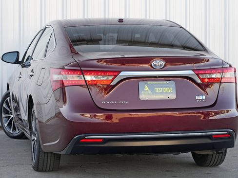 Used 2018 Toyota Avalon XLE Premium image 5