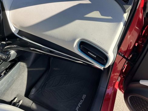 Used 2019 Toyota Prius XLE image 22