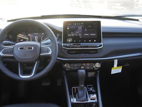 New 2026 Jeep Compass Latitude image 16