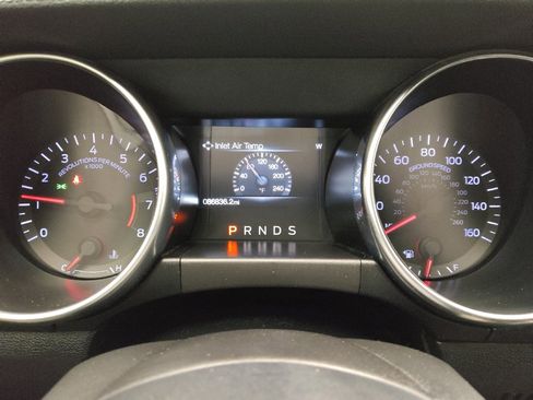 Used 2018 Ford Mustang Coupe RWD image 23