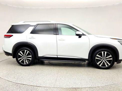 Used 2025 Nissan Pathfinder Platinum AWD/4WD image 4