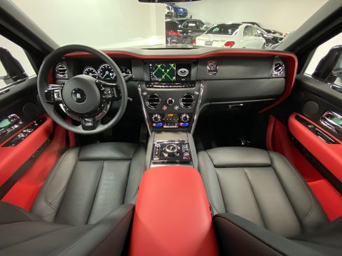 Used 2021 Rolls-Royce Cullinan image 30