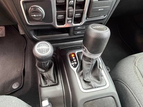 Used 2024 Jeep Gladiator Sport AWD/4WD image 28