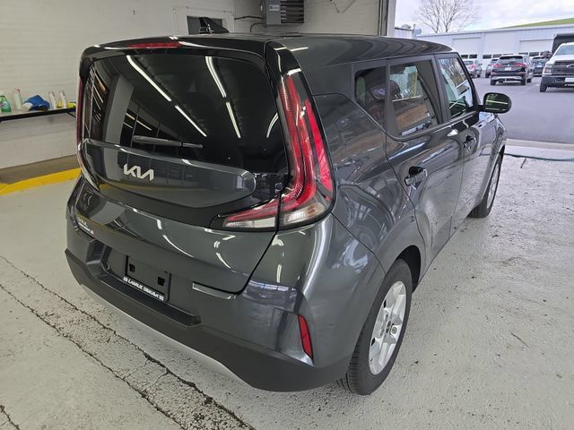 Used 2025 Kia Soul LX FWD image 5