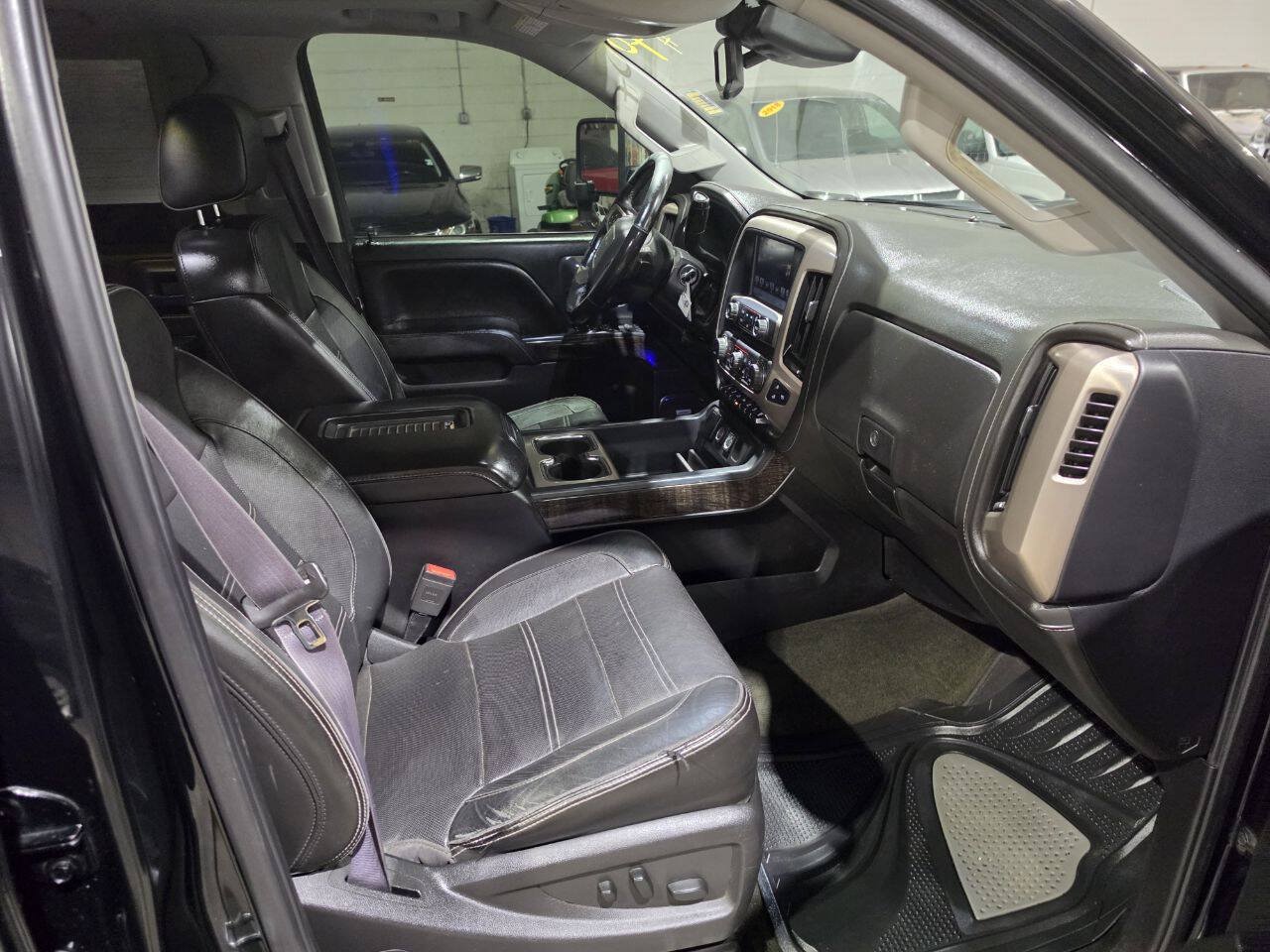 Used 2016 GMC Sierra 2500 Denali w/ Duramax Plus Package AWD/4WD image 38