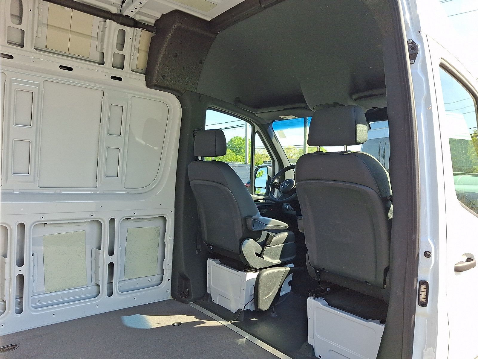 Used 2025 Mercedes-Benz Sprinter 2500 image 12