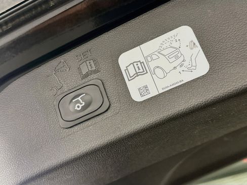 Used 2018 Ford Escape Titanium FWD image 30