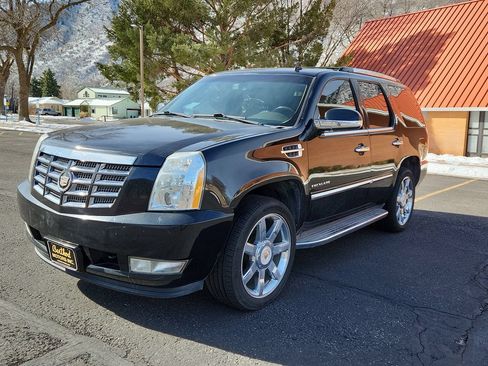 Used 2013 Cadillac Escalade Luxury AWD/4WD image 4
