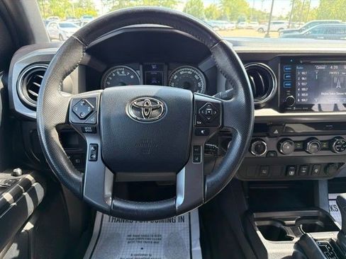 Used 2018 Toyota Tacoma TRD Sport AWD/4WD image 24