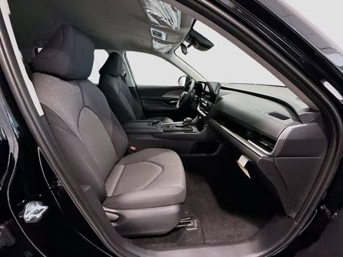 Certified 2025 Toyota Grand Highlander FWD image 23