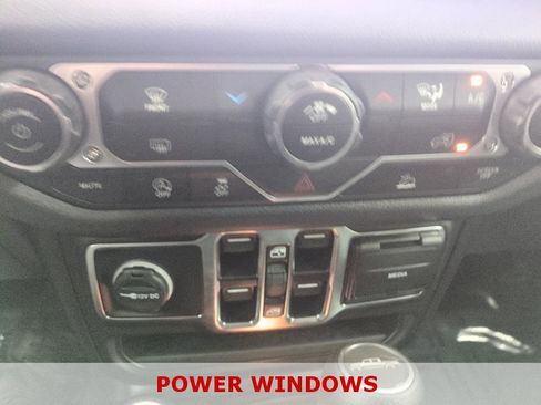 Used 2025 Jeep Gladiator Nighthawk image 27