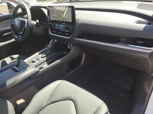 Used 2025 Toyota Grand Highlander AWD Hybrid image 9