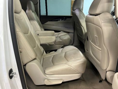 Used 2016 Cadillac Escalade ESV Premium image 18