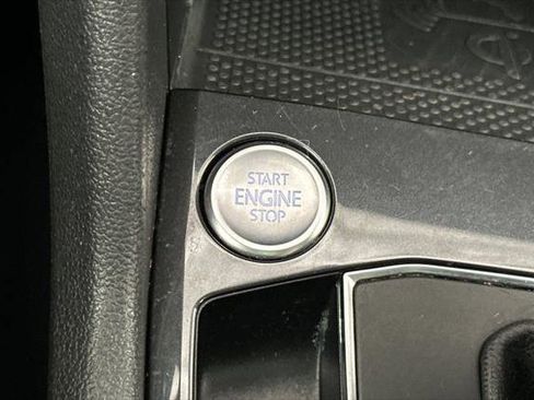 Used 2020 Volkswagen Tiguan SE w/ Panoramic Sunroof Package FWD image 22