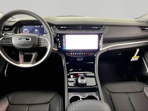 New 2026 Jeep Grand Cherokee Limited w/ Luxury Tech Group II AWD/4WD image 6