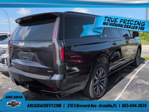 Used 2024 Cadillac Escalade ESV Sport Platinum AWD/4WD image 3