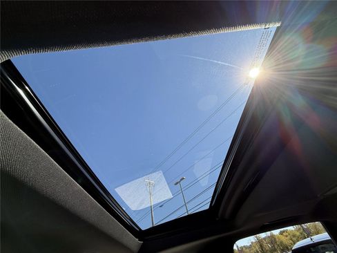 Used 2024 Chevrolet Colorado Z71 w/ LPO, Dark Essentials Package image 27