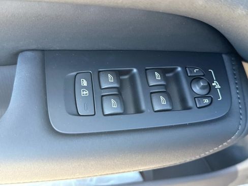 New 2026 Volvo XC60 B5 Ultra w/ Climate Package image 17