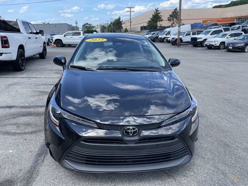 Used 2023 Toyota Corolla LE FWD image 5