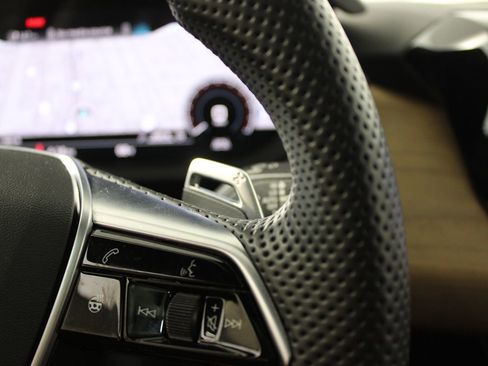 Used 2023 Audi e-tron GT Premium Plus image 21