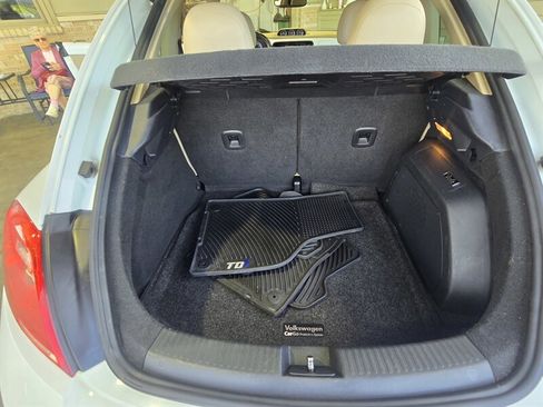 Used 2014 Volkswagen Beetle TDI image 29