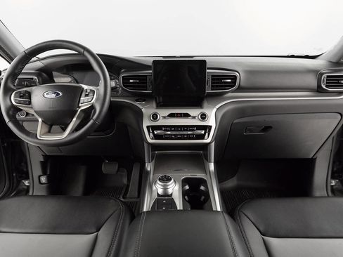 Used 2023 Ford Explorer XLT w/ Equipment Group 202A image 10