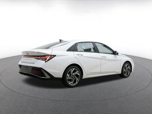 Used 2025 Hyundai Elantra SEL FWD image 9