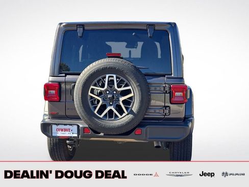 Used 2025 Jeep Wrangler Sahara image 5
