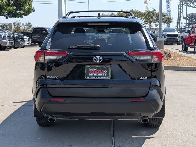 Used 2021 Toyota RAV4 XLE FWD image 7